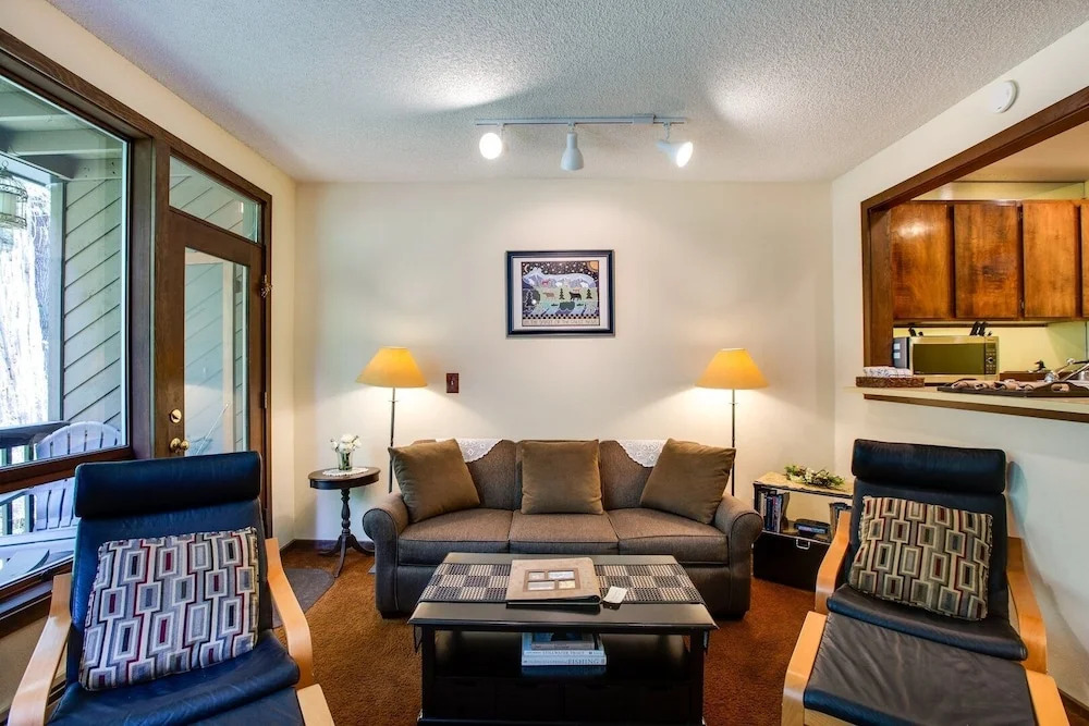28sw - Fireplace - Dishwasher - Washer/dryer - Sleeps 4 1 Bedroom Home by RedAwning