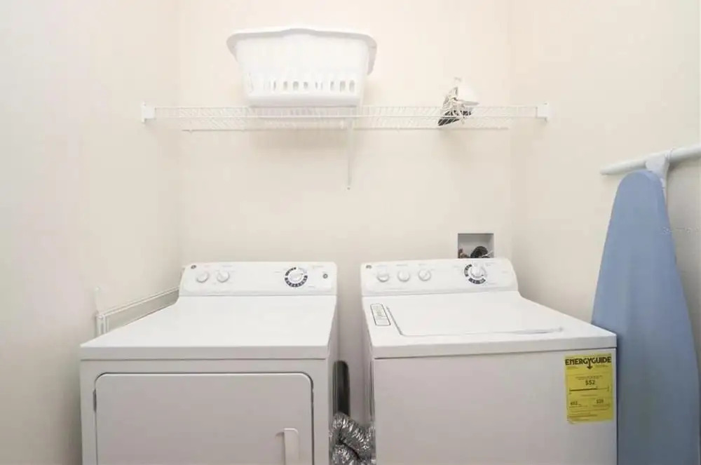 Gated Community With Private hot tub Near Disney!!!