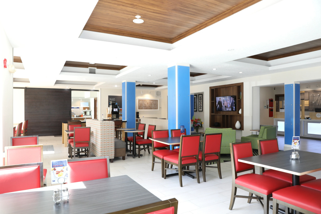 Holiday Inn Express Hotel & Suites Albuquerque Airport by IHG