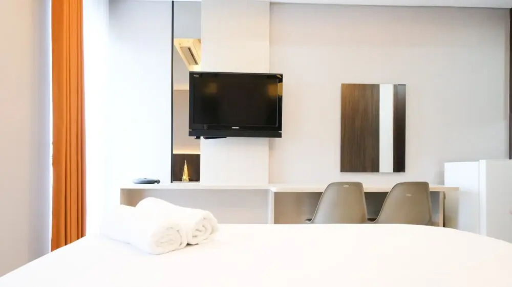 Luxurious Studio With Long Golf View At Grand Sungkono Lagoon Apartment