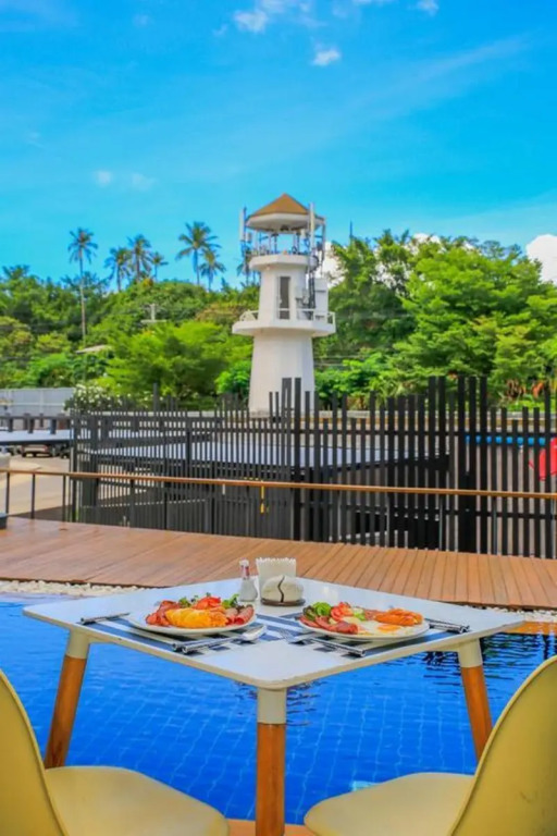 Elegant Pool Access Townhouse Near Beach