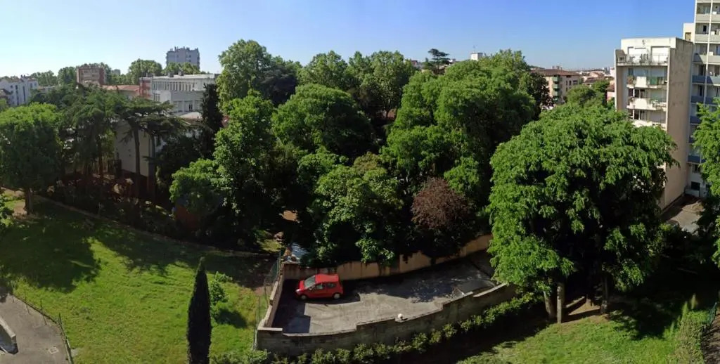 Sublime 80m With Balcony In Toulouse