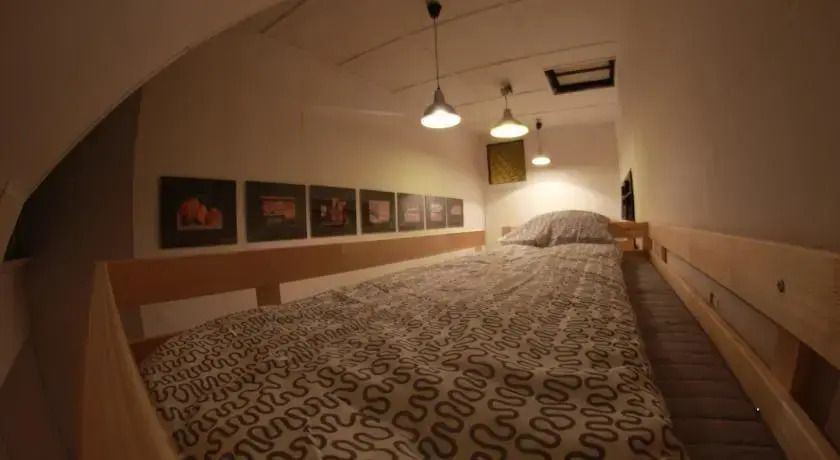 Bedeker Hostel