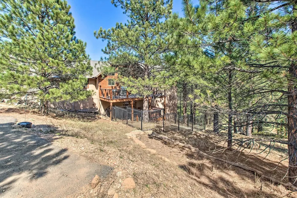 Stunning Angel Fire Cabin w/ Hot Tub & 3 Decks!