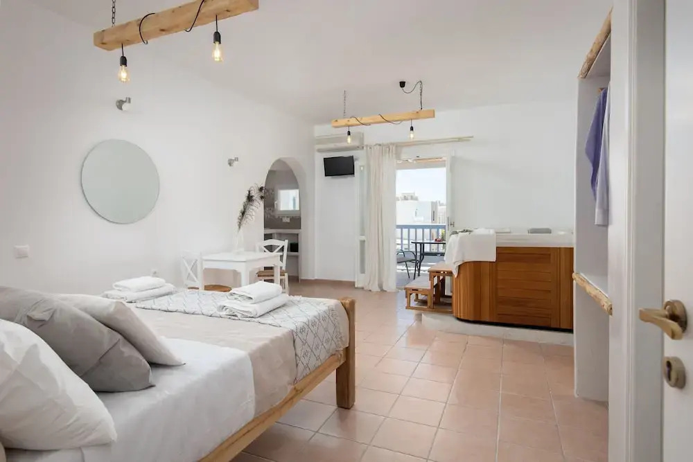 Aqua Naxos Apartments & Suites
