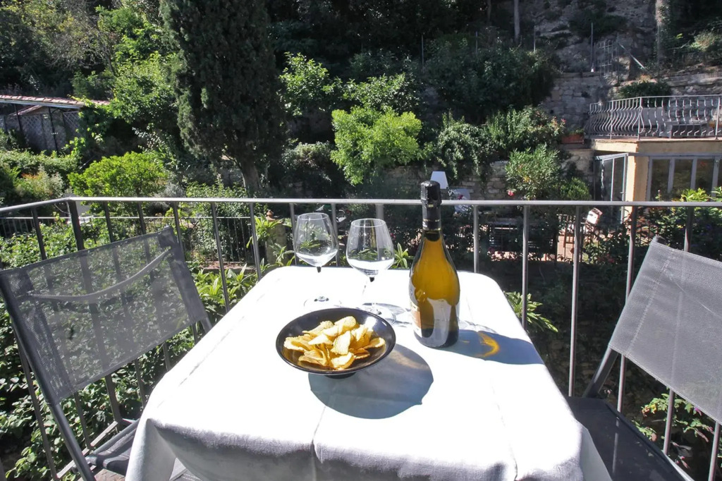 Mint Apartment - Super Central, Quiet, Romantic, close to Finest Restaurants