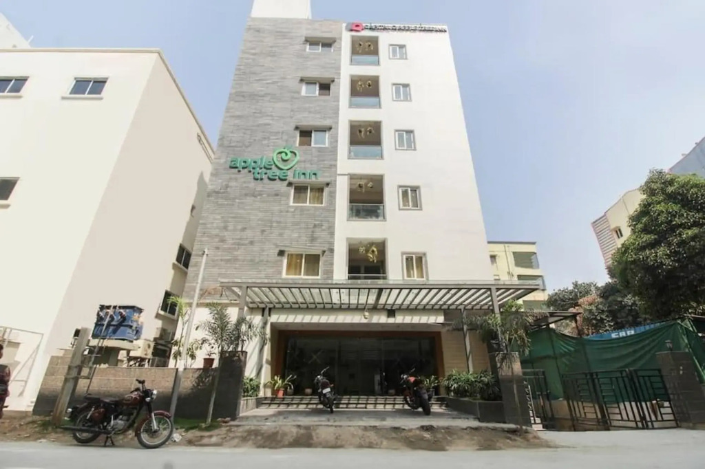 Apple Tree Inn by OYO Rooms
