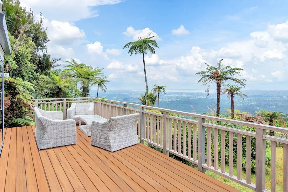 Spectacular Hilltop Retreat near Piha