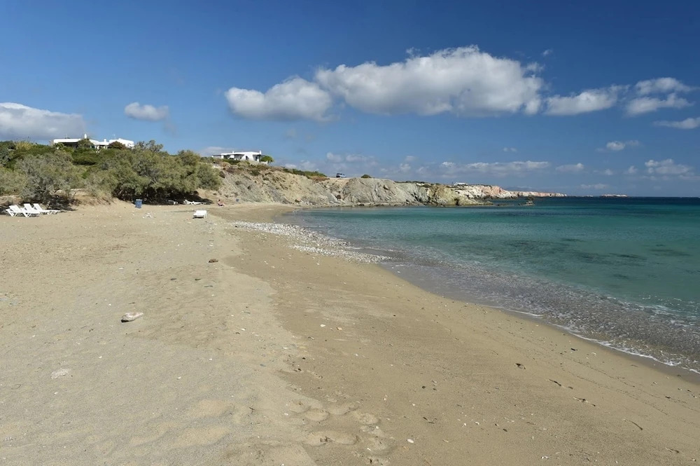 Sophia Villa Paros - Beachfront Villa at Lolantonis
