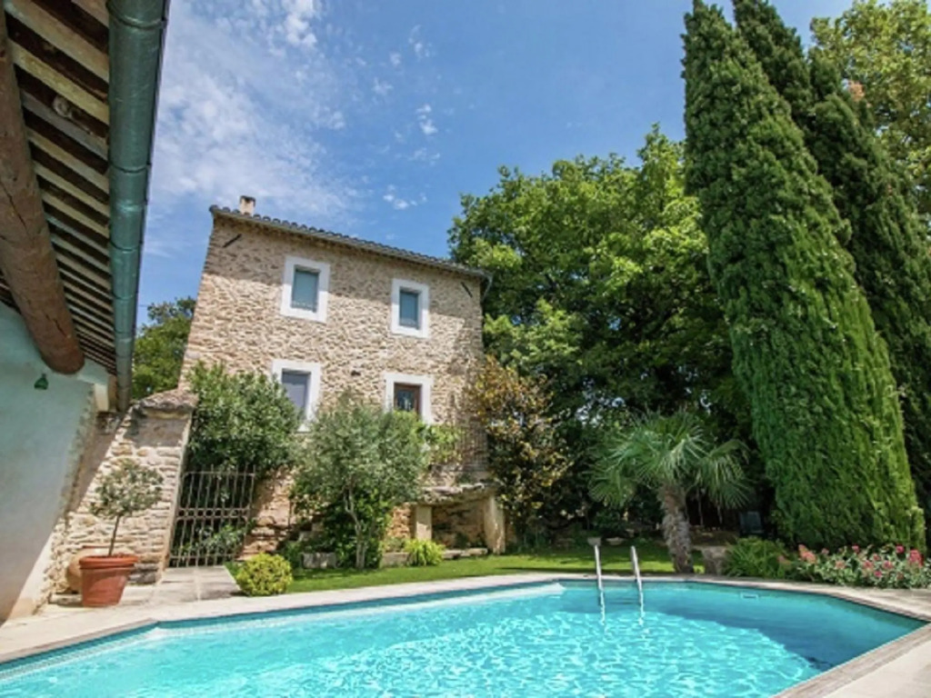 Magnificent Holiday Home with Swimming Pool in Oppede