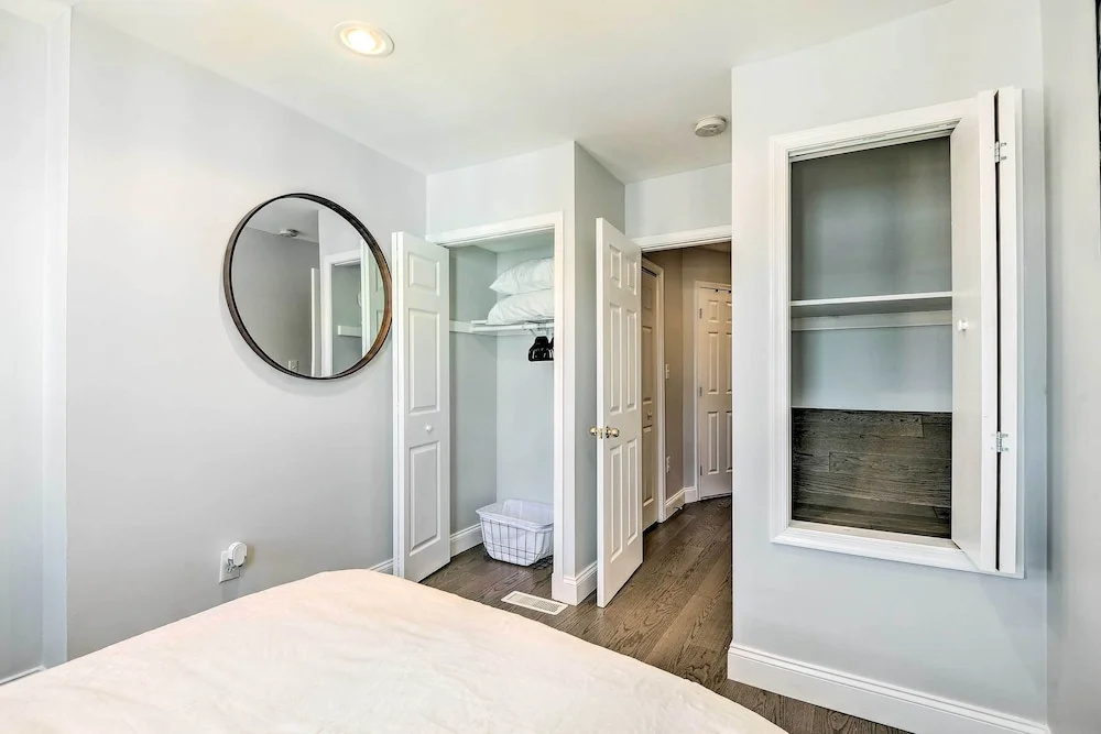 Central & Trendy Baltimore Townhome: Pets OK!