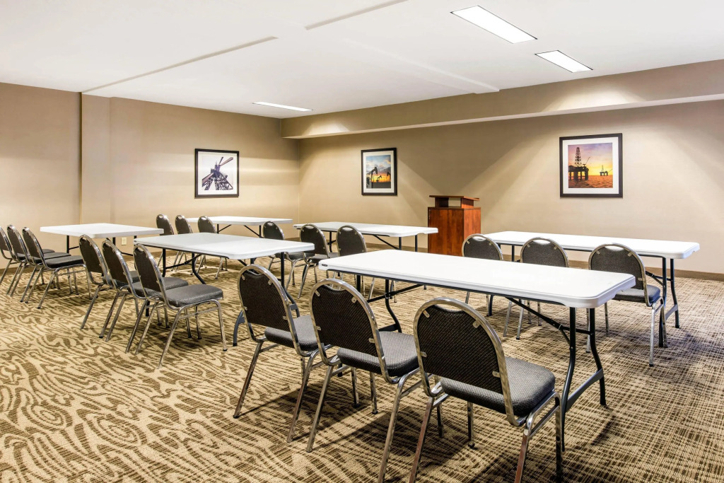 Holiday Inn Express Hotel & Suites Houston Intercontinental East