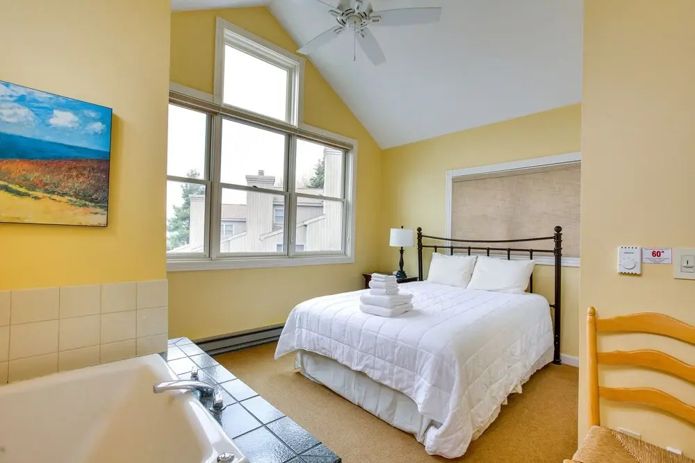Glen Arbor Vacation Rental w/ Views of Lake!