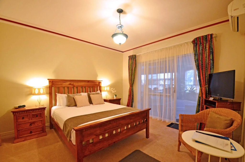 Inn The Tuarts Guest Lodge