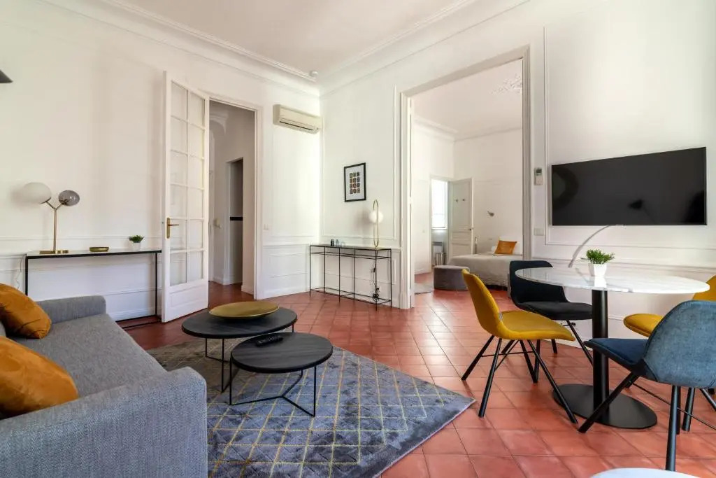 La Guitare 22 - Spacious 1 Br Apartment in the Center of Cannes, Right Behind Grand Hotel