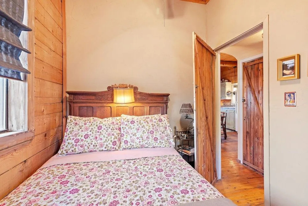 Mighty Oak Log Cabin 2 Bedroom Cabin by RedAwning