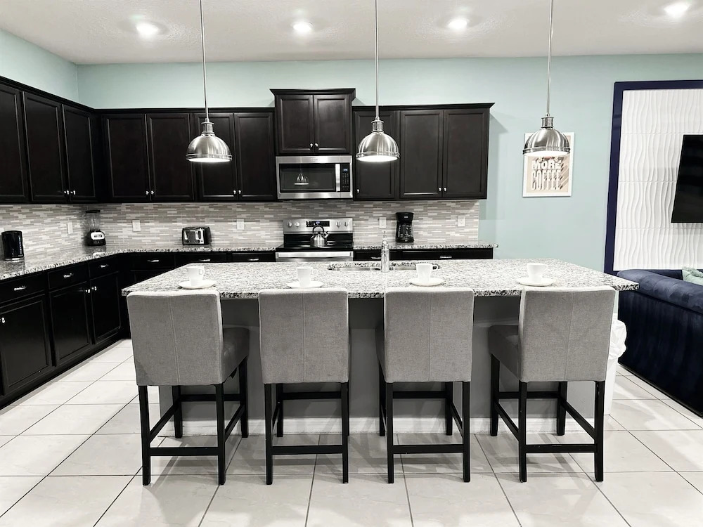 2127lc- Windsor Island 10 Bedroom Home by RedAwning
