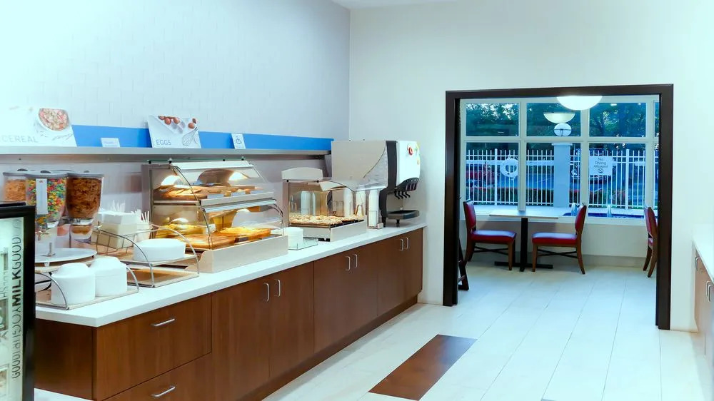 Holiday Inn Express Hotel & Suites St. Petersburg North (I-275)