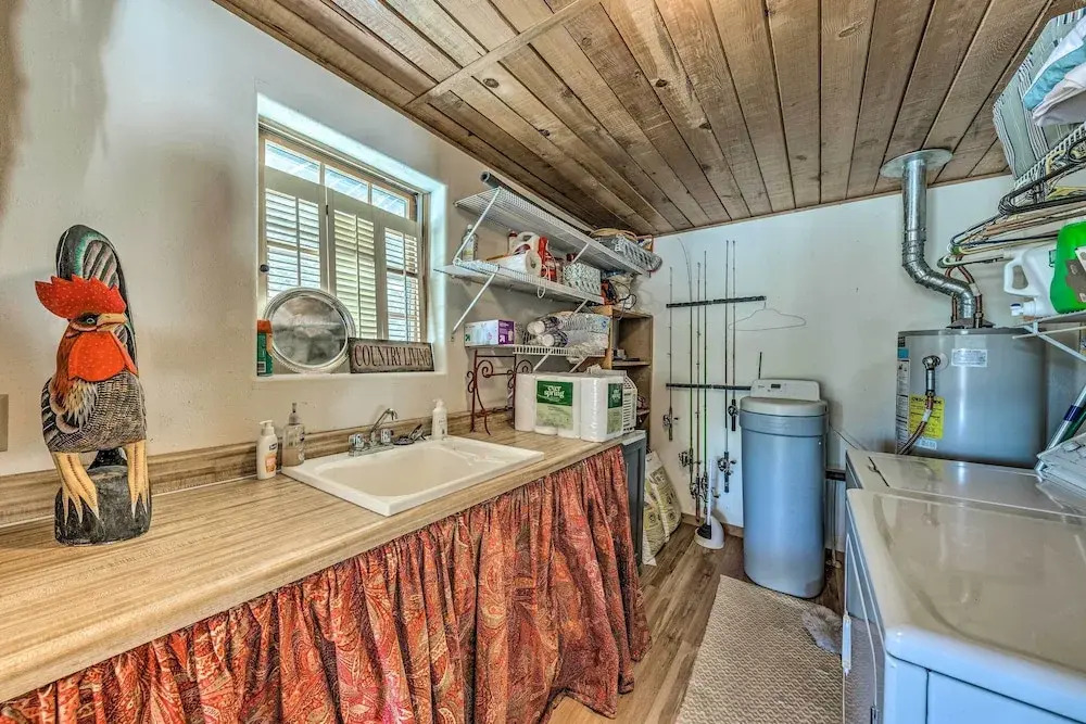 Cozy Alto Cabin on 2 Acres: Near Fishing & Skiing!