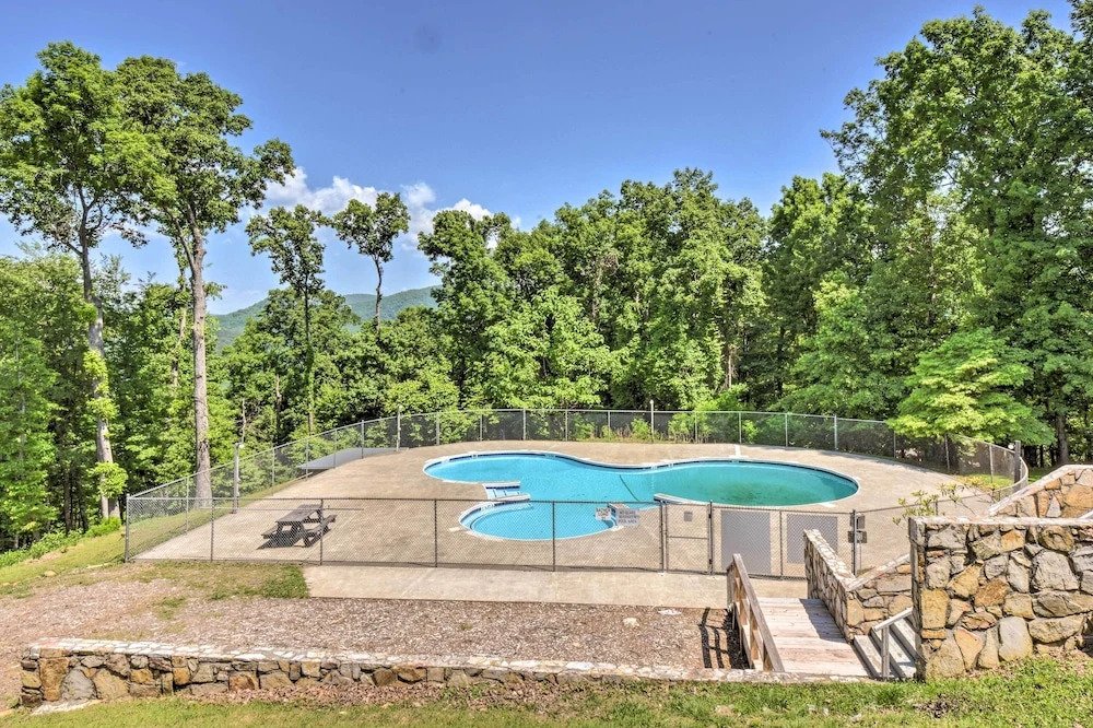 North Georgia Cabin w/ Hot Tub & Community Perks