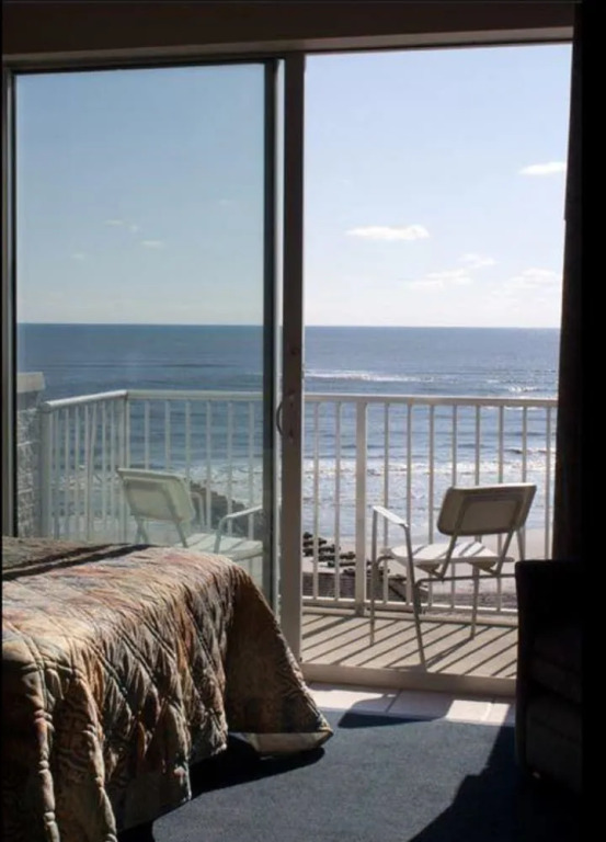 Acropolis Oceanfront Resort