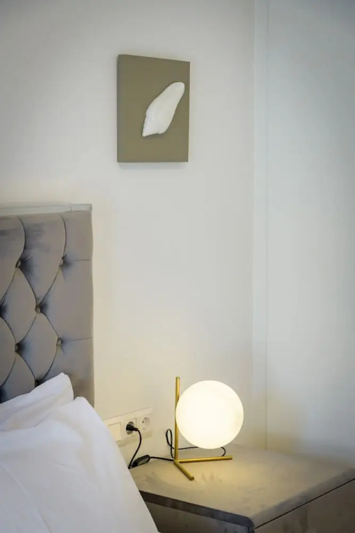 Lush Emerald apt in the heart of Athens