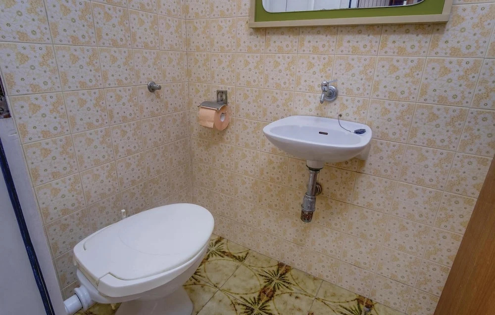 Awesome Apartment in Mali Losinj With Wifi and 3 Bedrooms