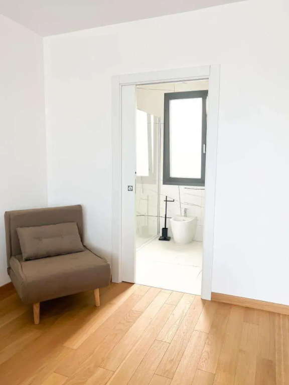 Glass House - Smart Rooms & Parking