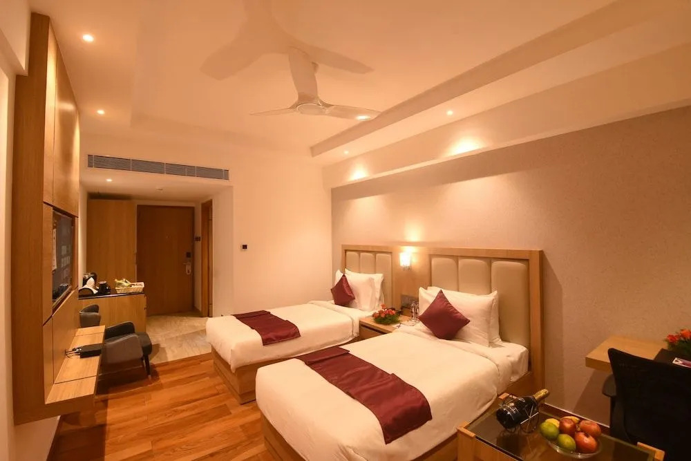 Emerald Clarks Inn Suites