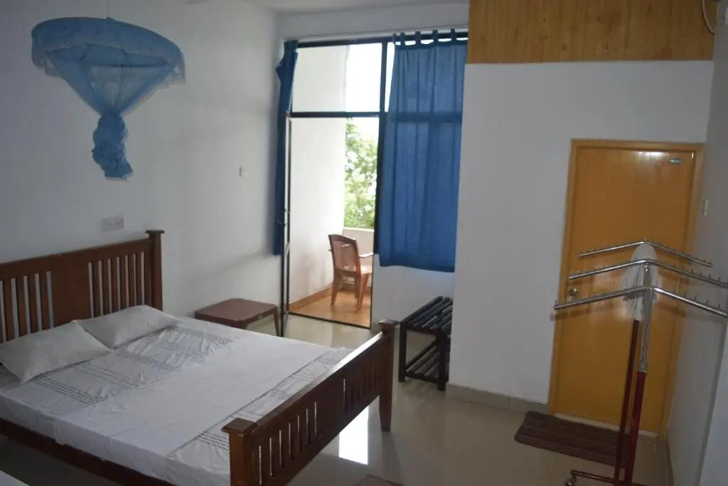 Lake Wave Hotel