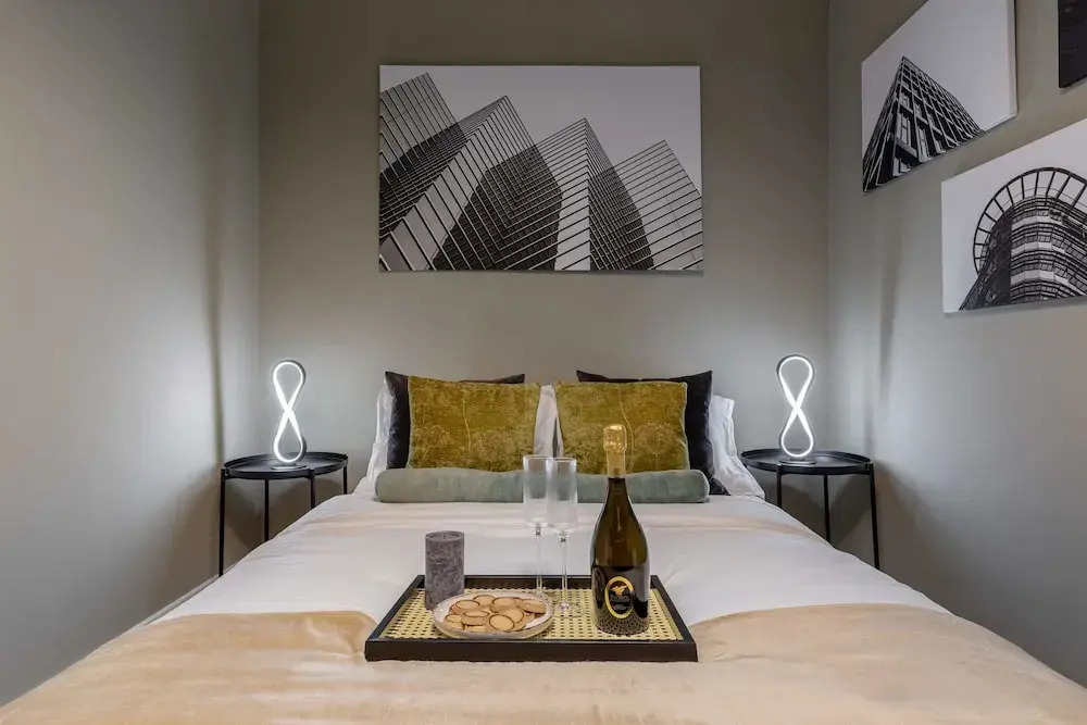 Modern Suite on Historic Calea Victoriei