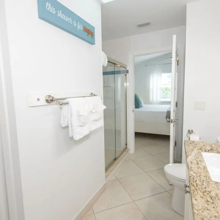Clean Spacious Waterfront 2bd 2ba Sleeps 8