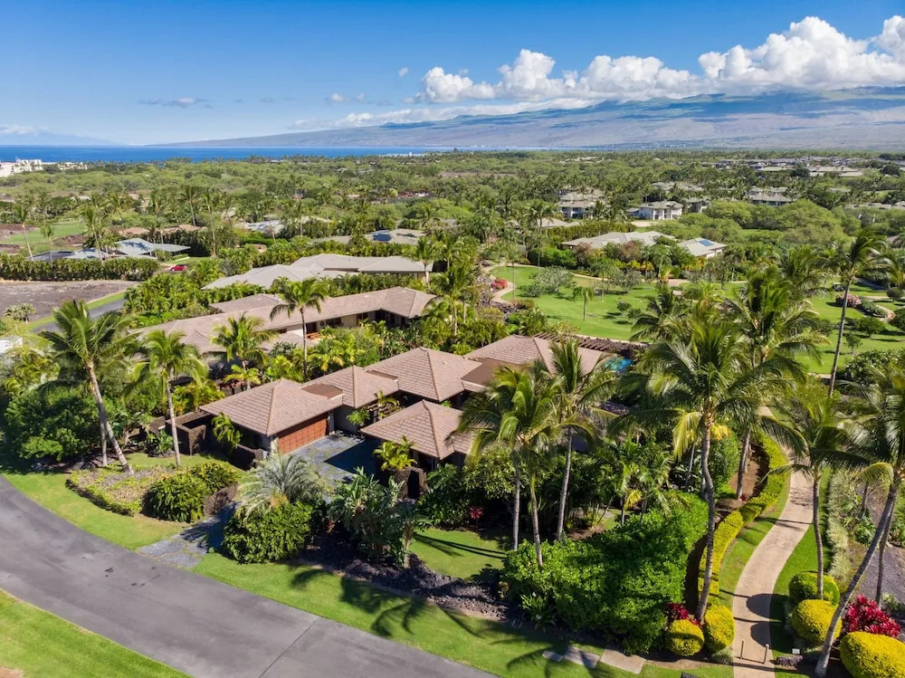 House Of The Turtle At Champion Ridge, Mauna Lani 4 Bedroom Home