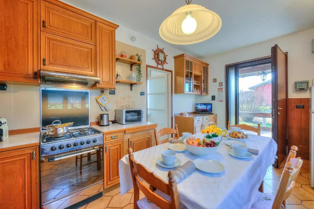 Cedar House Villa Few Minutes From Lake - Happy Rentals