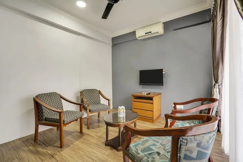 Capital O 90490 Zaques Hotel