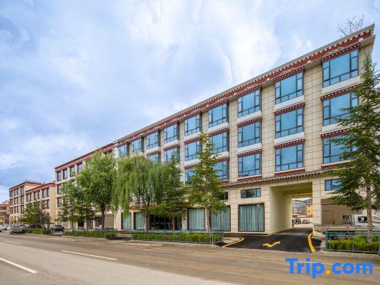 Kyriad Hotel (Shangri-La Ganden Sumtseling Monastery Scenic Area)