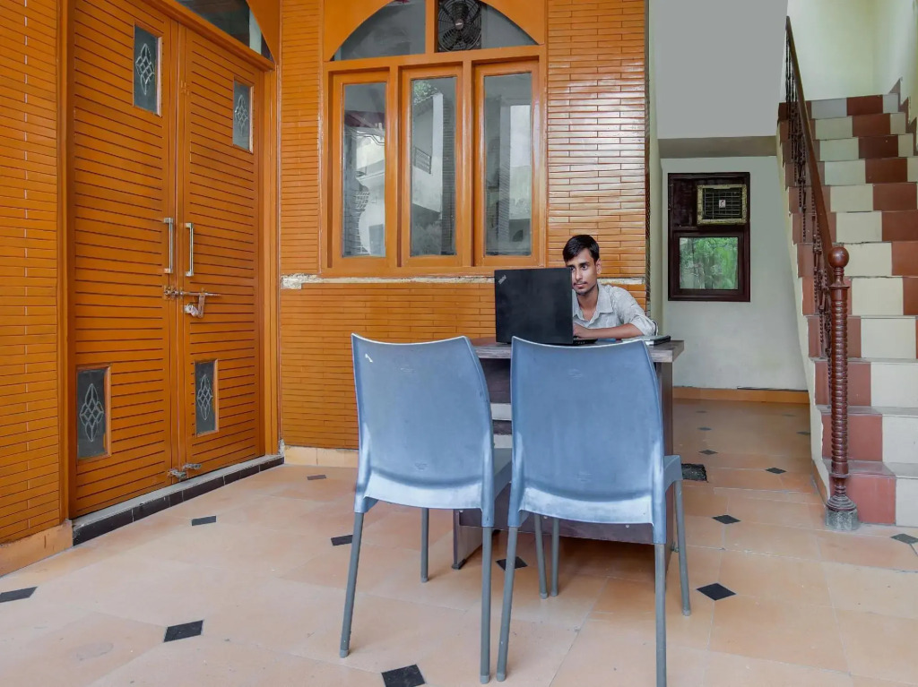 OYO Flagship 70112 Corner Guest House