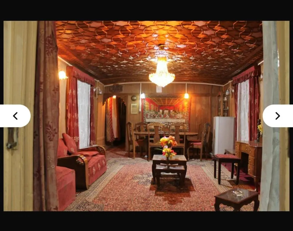 Iram Houseboats