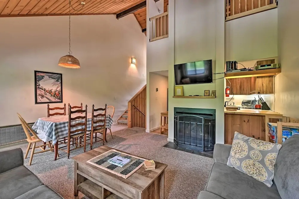 Village of Loon Mtn Condo with Fireplace and Balcony!