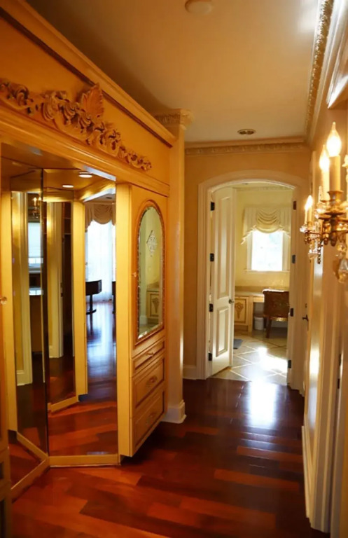 Extravagant Golden Mansion 6 Bedrooms 8 Bathrooms in the Finest Las Olas Area