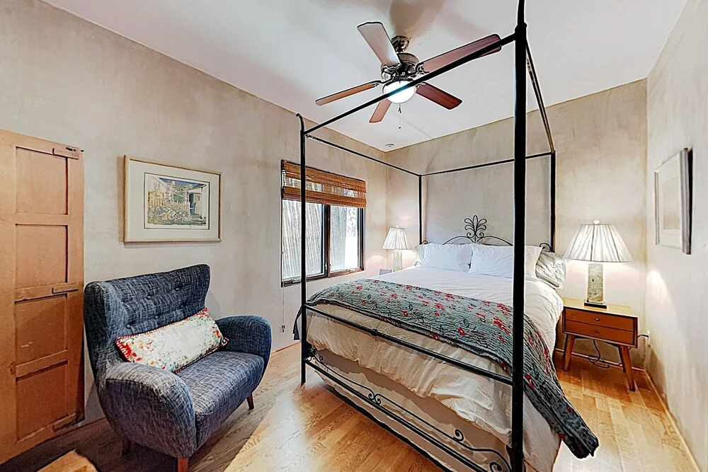 Ultra-chic Adobe Casita - Walk To Historic Plaza! 2 Bedroom Cottage