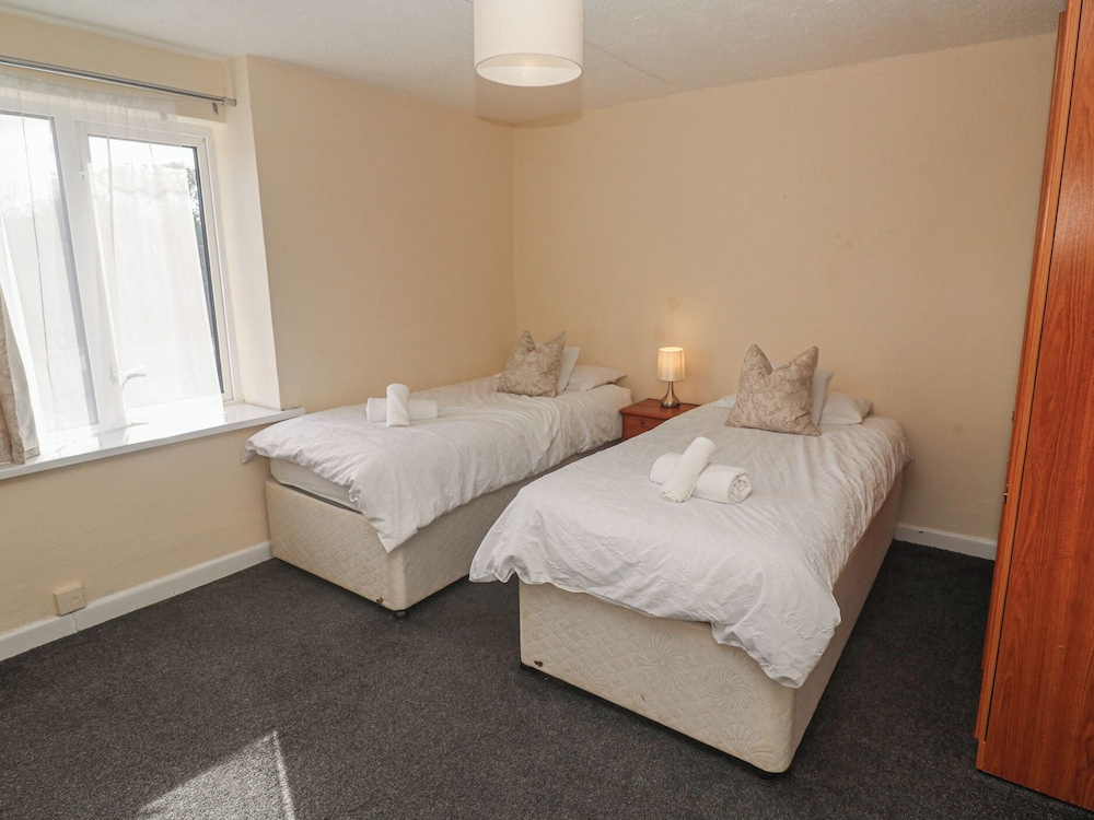 28 Guildford Road