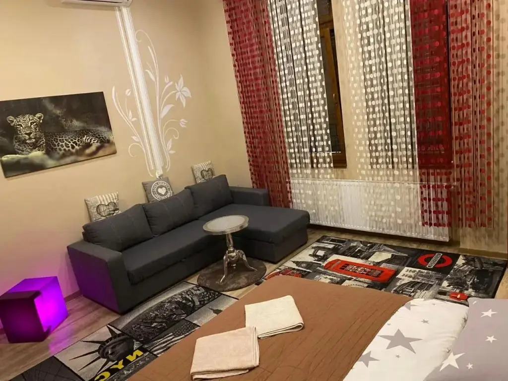 Mandy Rooms