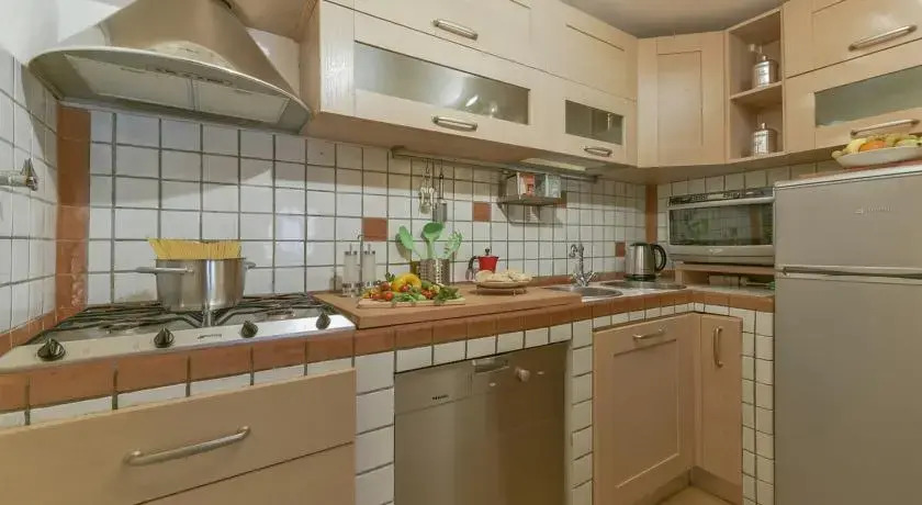 Scarlett Halldis Apartment