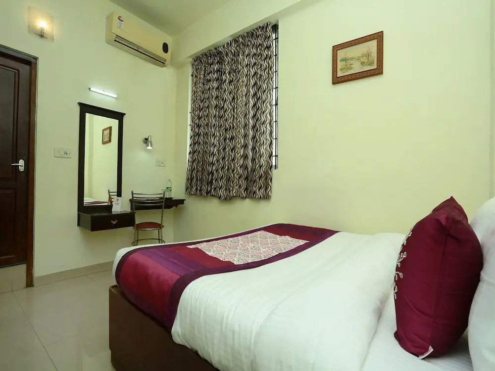 OYO 11492 Gateway Inn