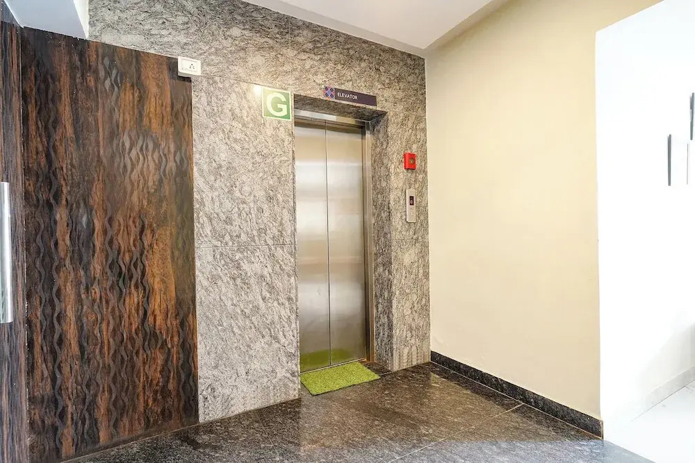 FabHotel Royal Wood Premier - Near Karnataka Golf Association, Domlur