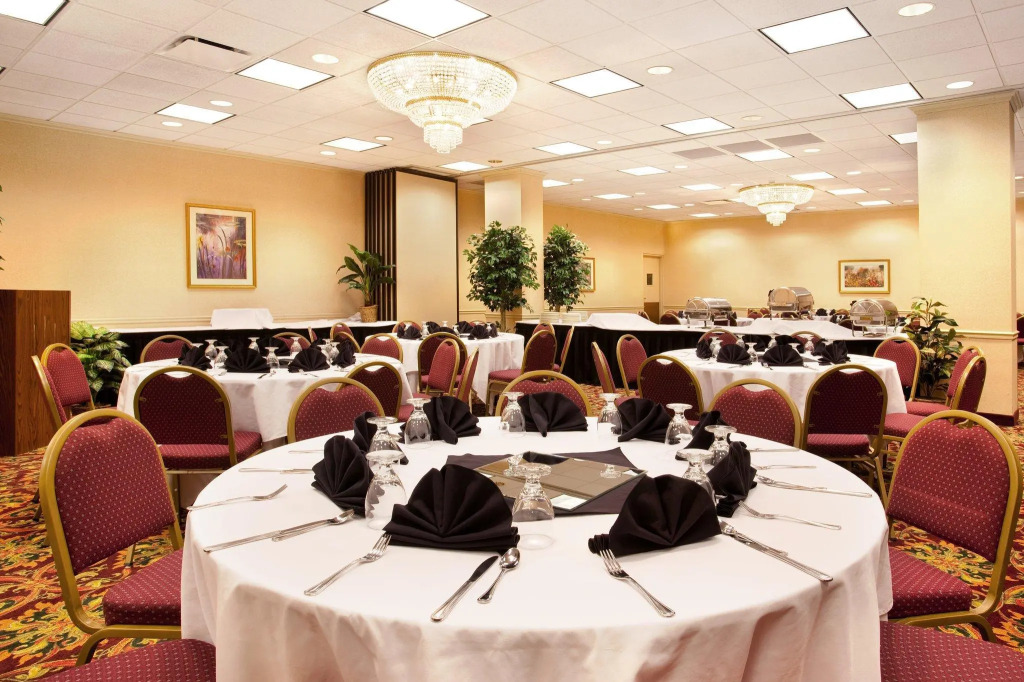 Holiday Inn & Suites Chicago-Downtown by IHG