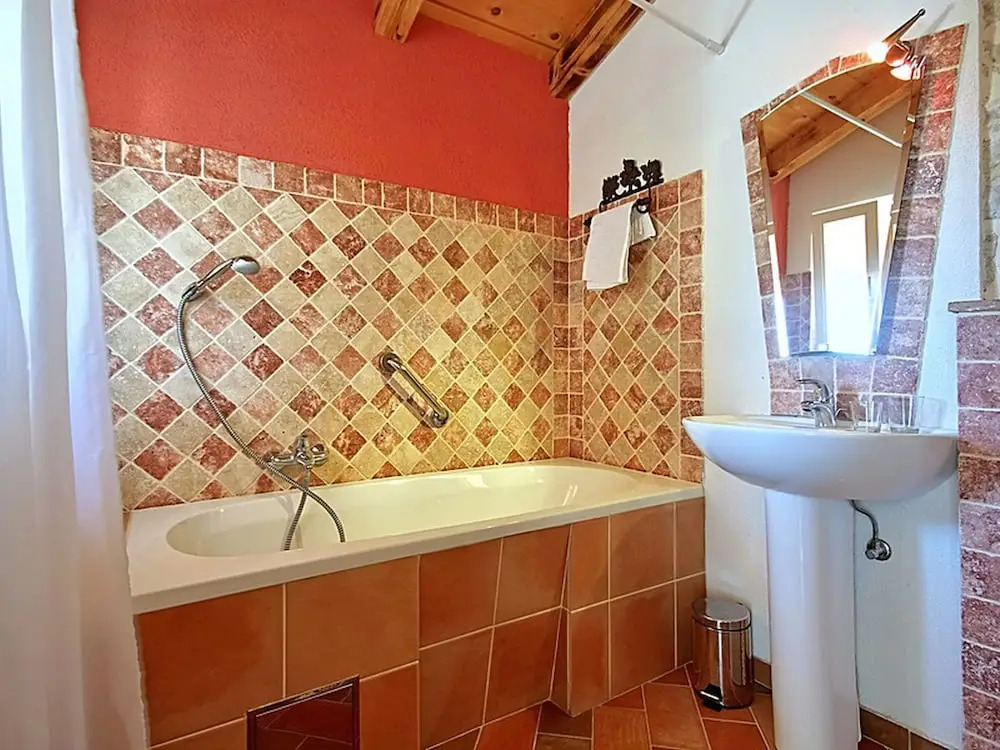 Rustic Villa in Dracevac With Outdoor Pool