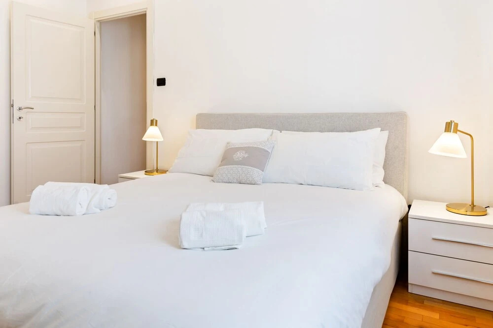 Bright flat next to the Vomero