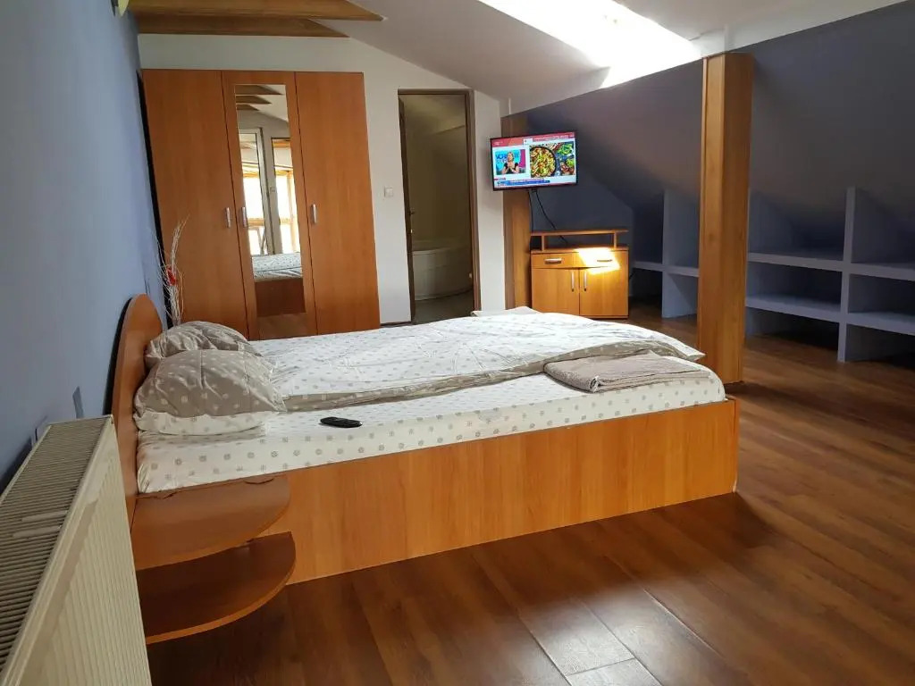 Penthouse Apartament 2 floors, 2 bedroom , 2 bath, 120 sqm , inside yard parking
